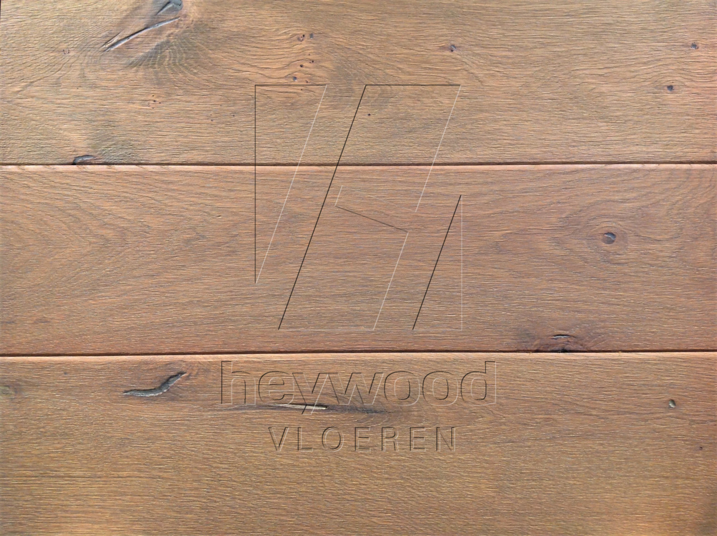 Heywood_Vloeren-WOOD_FLOORING-prefinished-european_oak_aged_shrunk_collection_outback_color